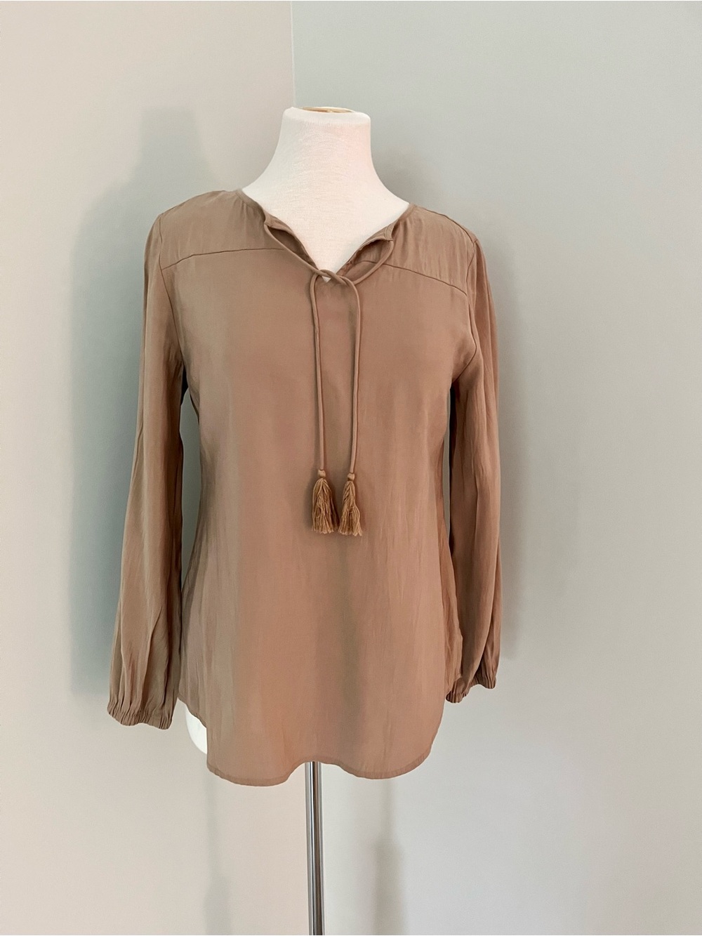 Chico's Women's Taupe Tassel Tie Blouse, Size 0 (Small)